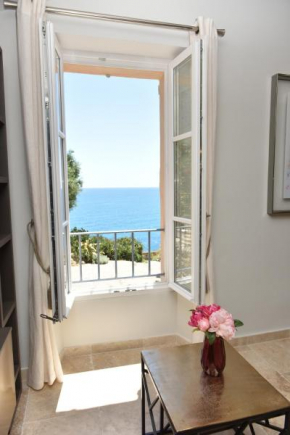 PICASSO by the sea Luxurious design house sea view old Antibes for 6